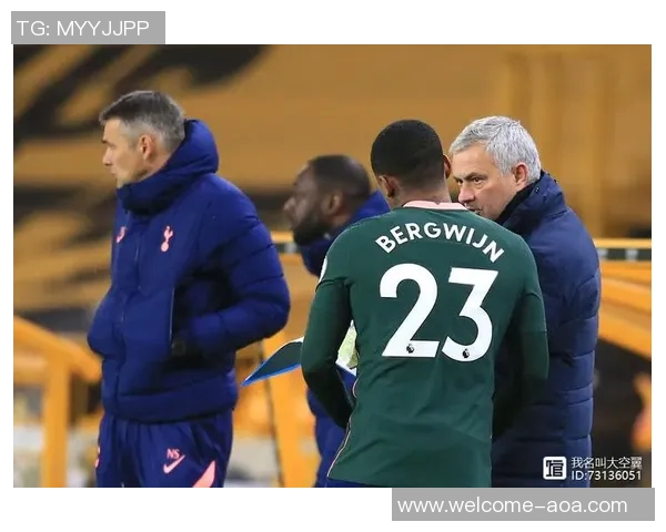 热刺边卫波罗被球迷电子烟砸中后捡起假装抽烟引发热议