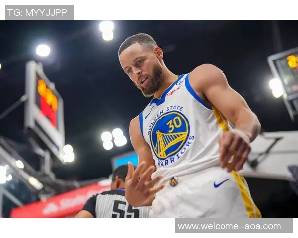 库里三分球表现超群生涯250场6记三分遥遥领先哈登成就倍增 库里三分球表现超群生涯250场6记三分遥遥领先哈登成就倍增